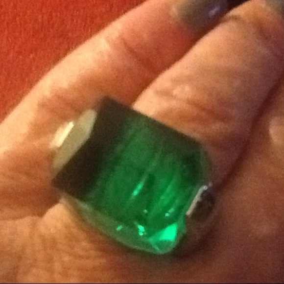 Jewelry - Size 8 silver tone with green stone